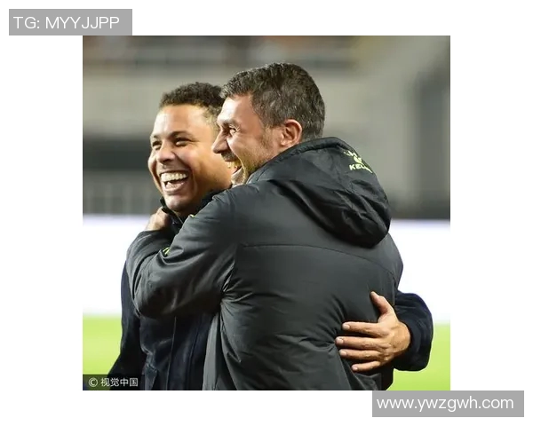 法国足球明星光头的传奇故事与赛场风采揭秘